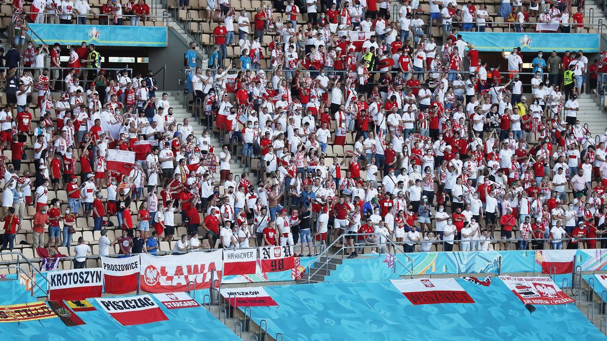 PAP/EPA / Na zdjęciu: kibice z Polski