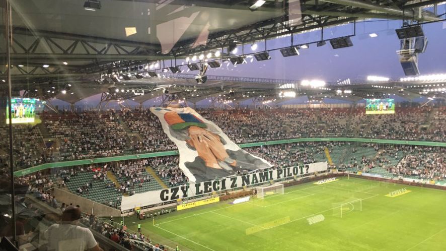 Transparent na meczu Legia Warszawa - College Europa FC w Lidze Europy