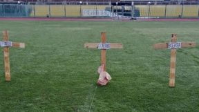 Afera we Włoszech. Kibicom Livorno puściły nerwy. Krzyże ze świńskim łbem na murawie