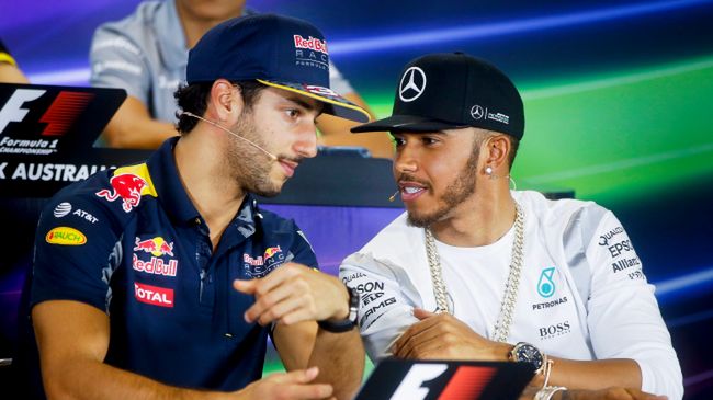 Daniel Ricciardo (z lewej), Lewis Hamilton (z prawej)