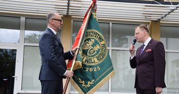 Towarzystwo Przyjaciół Zduńskiej Woli ma swój sztandar. Wyjątkowa uroczystość