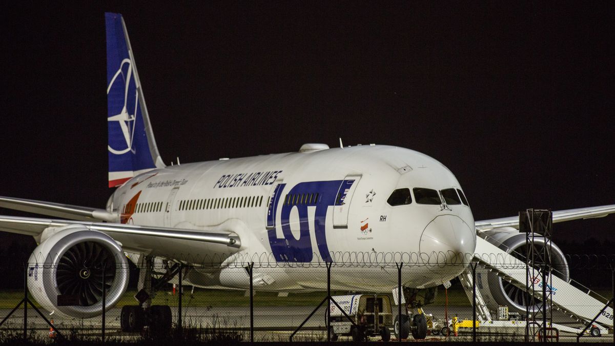 WARSAW, MASOVIAN, POLAND - 2024/06/06: Polish Airlines LOT Boeing 787-8 Dreamliner seen at Warsaw Chopin Airport. 787-8 Dreamliner of the Polish Airlines LOT serves long intercontinental flights to Mumbai, Dehli, New York, Chicago, Toronto, Seoul, Los Angeles, Beijing and Tokyo. (Photo by Karol Serewis/SOPA Images/LightRocket via Getty Images)
