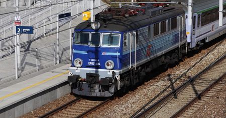 Lokomotywa zderzyła się z pociągiem PKP Intercity. Są ranni