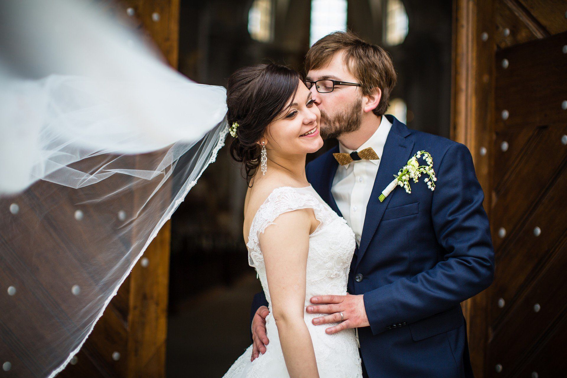 Nowe badanie wskazuje, że szczęśliwy związek może zbawiennie wpływać na utrzymywanie zdrowej masy ciała.