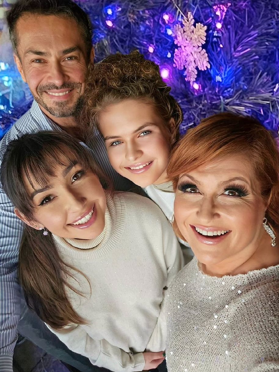 Katarzyna Skrzynecka z mężem i córkami