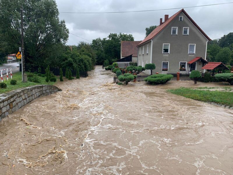 Nadciągają potężne ulewy. Alarm przeciwpowodziowy pod Wrocławiem