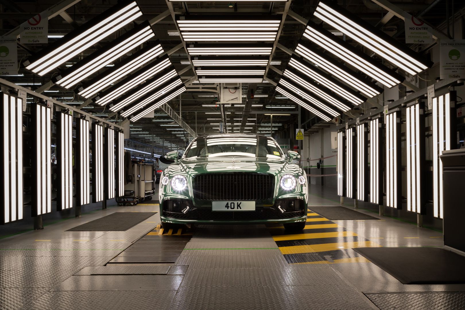 Bentley Flying Spur podczas kontroli jakości