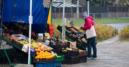 Drożyzna na straganie. Za nowalijki już płacimy o 40 proc. więcej