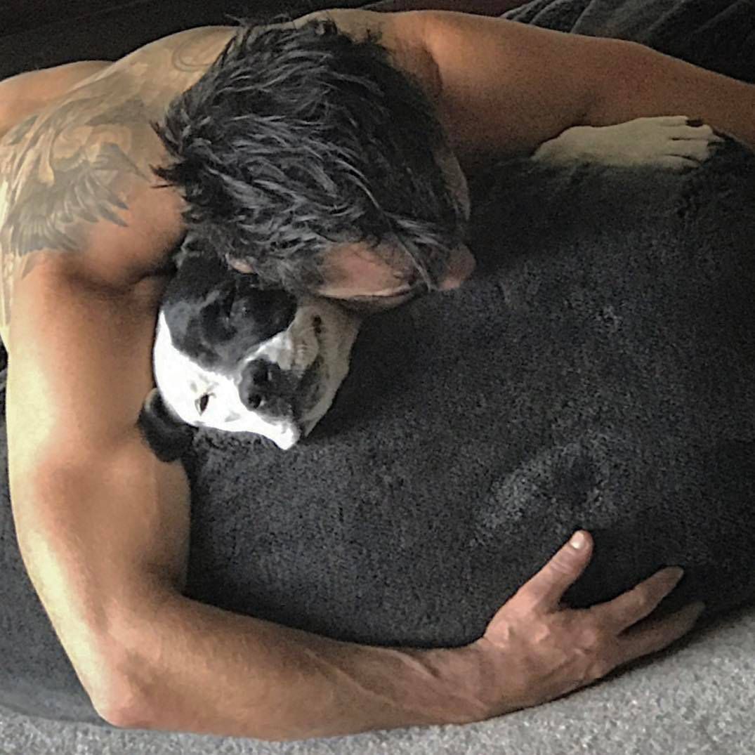Justin Theroux – były mąż Jennifer Aniston z ukochanym psem