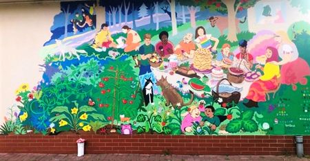 Na Podlasiu powstał kontrowersyjny mural. Tęczę szybko zamazano