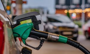 Drożejące paliwa czy łagodniejsze sankcje na Rosję? Polacy odpowiedzieli w sondażu