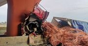 Wypadek na S3 w Zielonej Górze. Kabina ciężarówki zmiażdżona. Na drodze 24 tony miedzi
