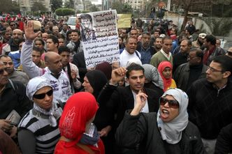 Egipt: Demonstranci obrzucili pałac prezydencki koktajlami Mołotowa