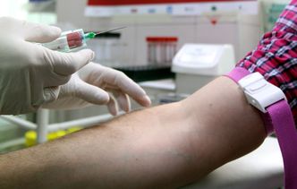 Światowy Dzień Walki z AIDS. Politycy rozdają prezerwatywy