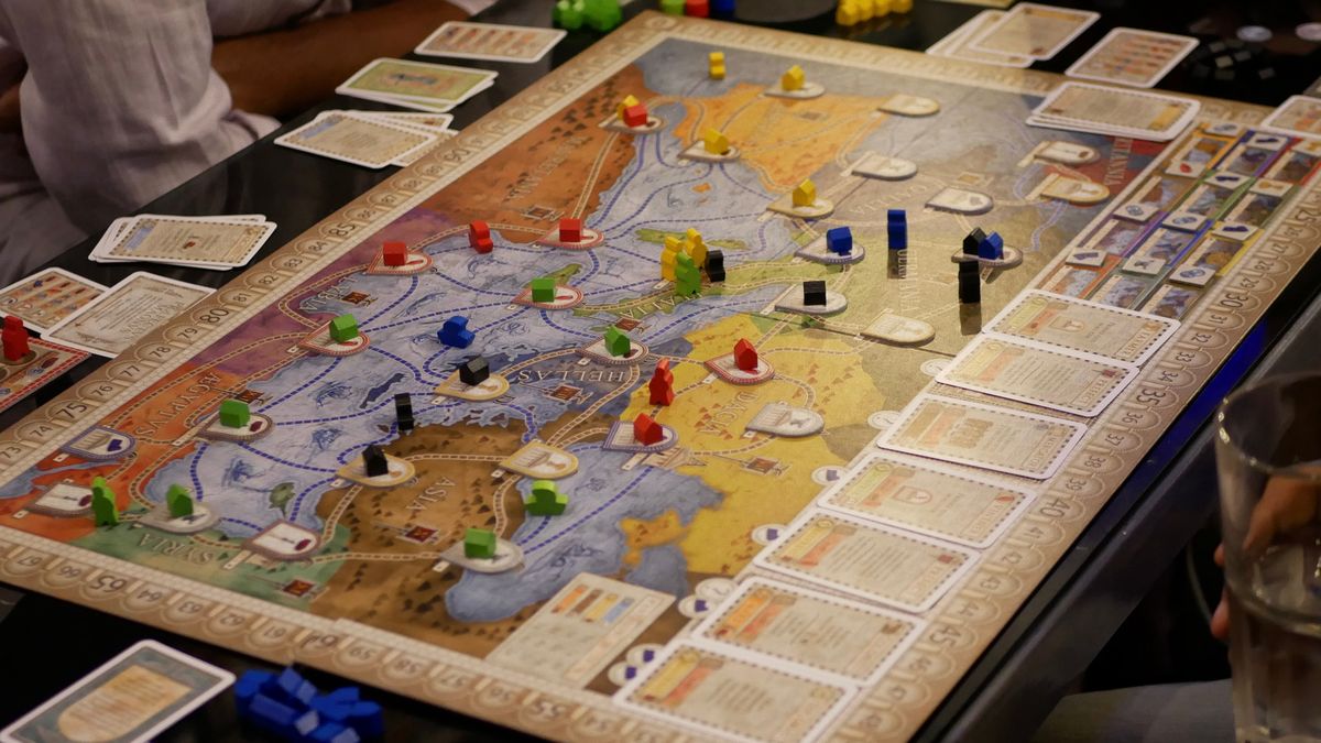 Polscy wydawcy planszówek "rozpychają się" w branży, zbierając pieniądze na własnych platformach 