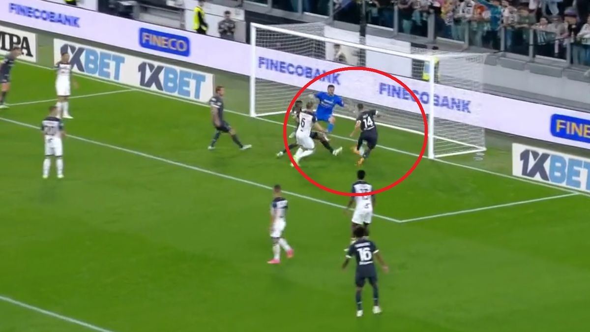 Arkadiusz Milik strzela gola na 1:0 w meczu Juventus - Lecce