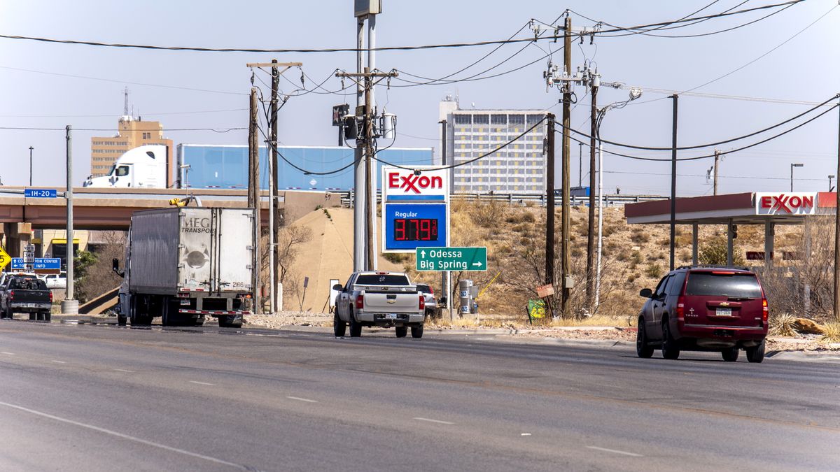 Wraca temat windfall tax od gigantycznych zysków koncernów paliwowych 