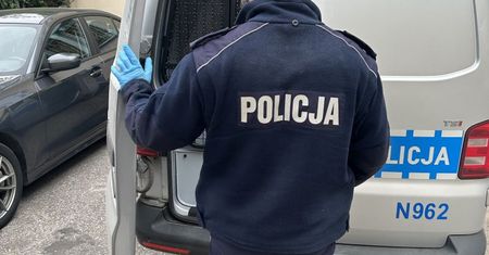 Grożąc ekspedientce zniszczeniem sklepu, ukradł 26 butelek piwa.
