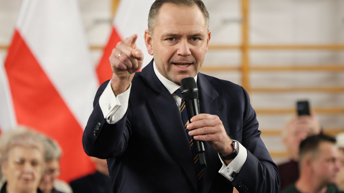 Wyszków, 18.02.2025. Wybory Prezydenta RP 2025 - kampania. Kandydat Komitetu Obywatelskiego w wyborach na prezydenta RP popierany przez Prawo i Sprawiedliwość, prezes Instytutu Pamięci Narodowej Karol Nawrocki podczas spotkania z mieszkańcami w Wyszkowie, 18 bm. (sko) PAP/Paweł Supernak