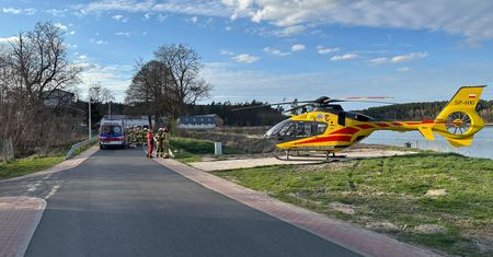 Wypadek motocyklisty w Przelewicach. Na miejscu lądował śmigłowiec LPR
