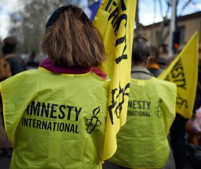 Raport Amnesty International: Pandemia a prawa człowieka. Jest mowa o Polsce