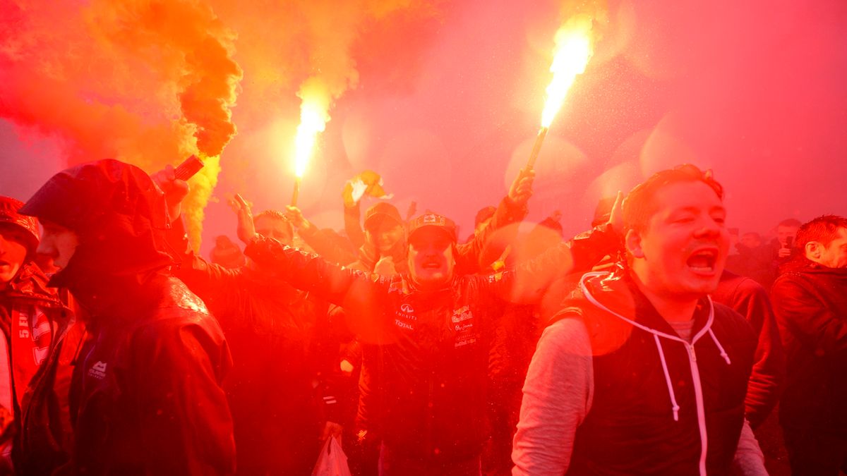 Zdjęcie okładkowe artykułu: PAP/EPA / PETER POWELL / Kibice Liverpoolu przed meczem z AS Roma