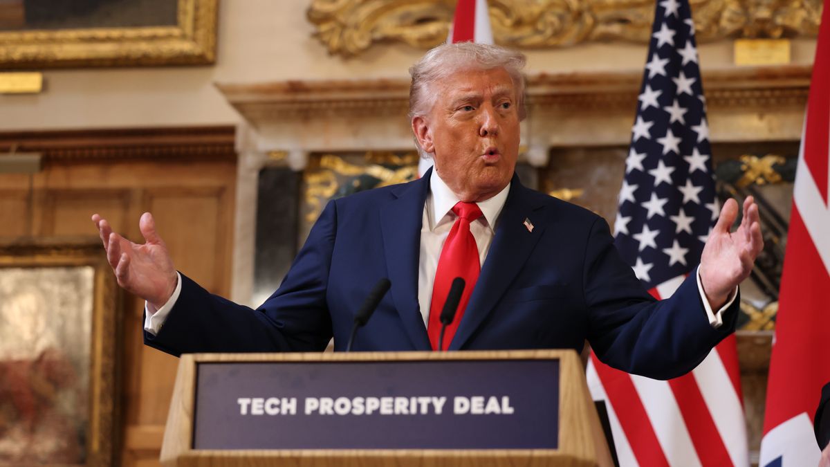 US President Trump meets British Prime Minister Starmer during state visit
epa12387655 US President Donald J. Trump speaks during a press conference during their visit to Chequers, the country residence of the Prime Minister in Aylesbury, Britain, 18 September 2025. President Trump is on his second state visit to the UK where he met with the King and with the Prime Minister Starmer.  EPA/NEIL HALL / POOL 
Dostawca: PAP/EPA.
NEIL HALL / POOL
dimplomacy, meeting, press conference, usa, uk