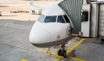 Opóźniony lot z Monachium. Powodem było dziwne zachowanie pasażerki