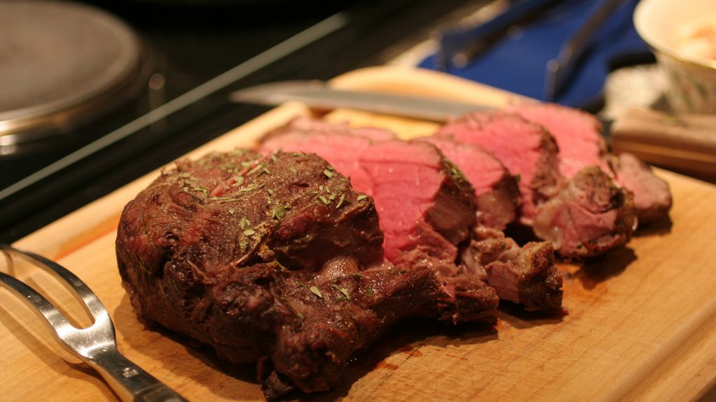 Pieczona polędwiczka wołowa bez kości (samo mięso)