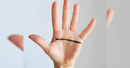 Akcja #LiniaProsta na dłoni. O co chodzi z narysowaną linią na dłoni?
