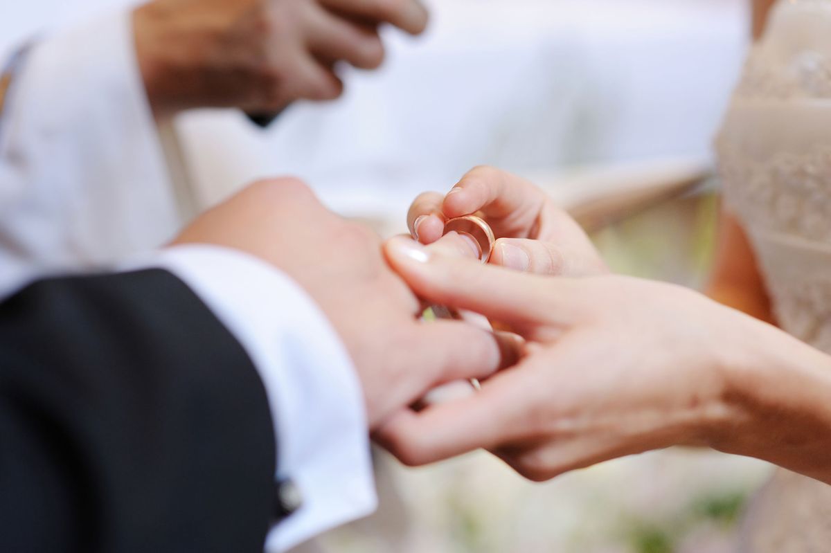Nauki przedmałżeńskie przed ślubem cywilnym. Rządzący chcą spróbować