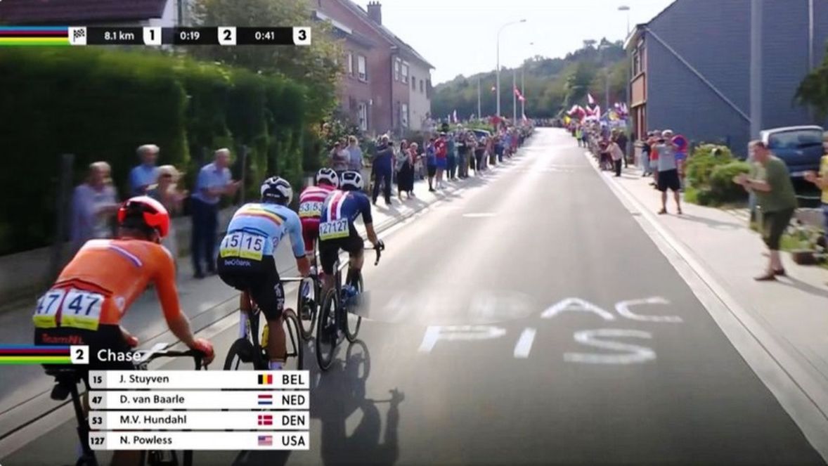 Twitter / Napis na trasie wyścigu