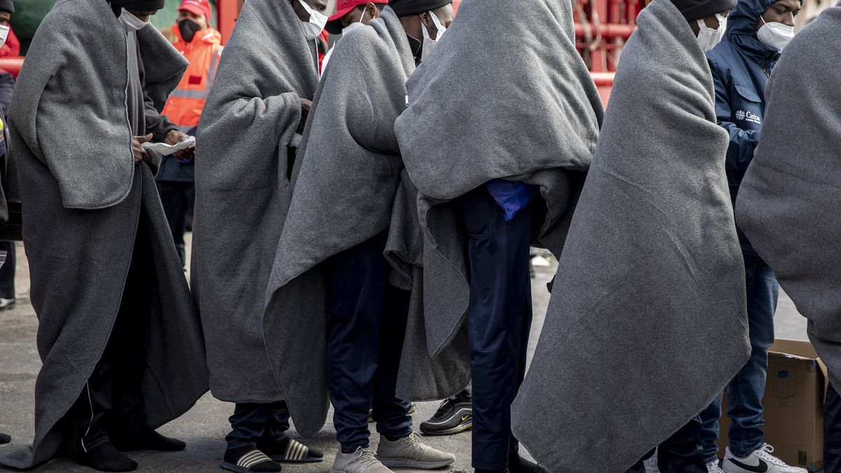 SALERNO, ITALY - APRIL 4 : Migrants are seen after the arrival of the Ocean Viking ship of the humanitarian organization Sos Mediterranee carrying 92 migrants in Salerno Port, Southern Italy on April 4, 2023. (Photo by Stringer/Anadolu Agency via Getty Images)