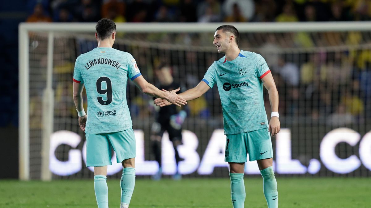 Getty Images / David S. Bustamante/Soccrates / Na zdjęciu: Robert Lewandowski i Ferran Torres