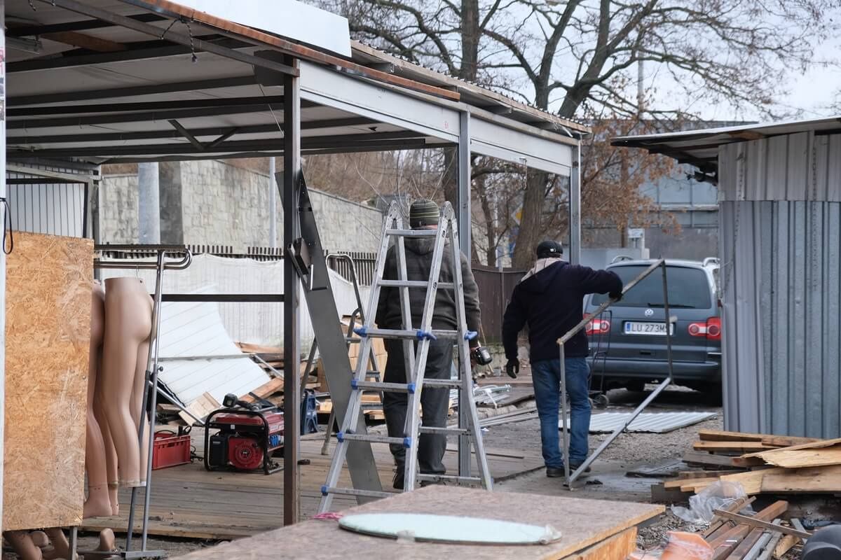 Rozbiórka stoisk handlowych na targowisku przy ul. Ruskiej w Lublinie