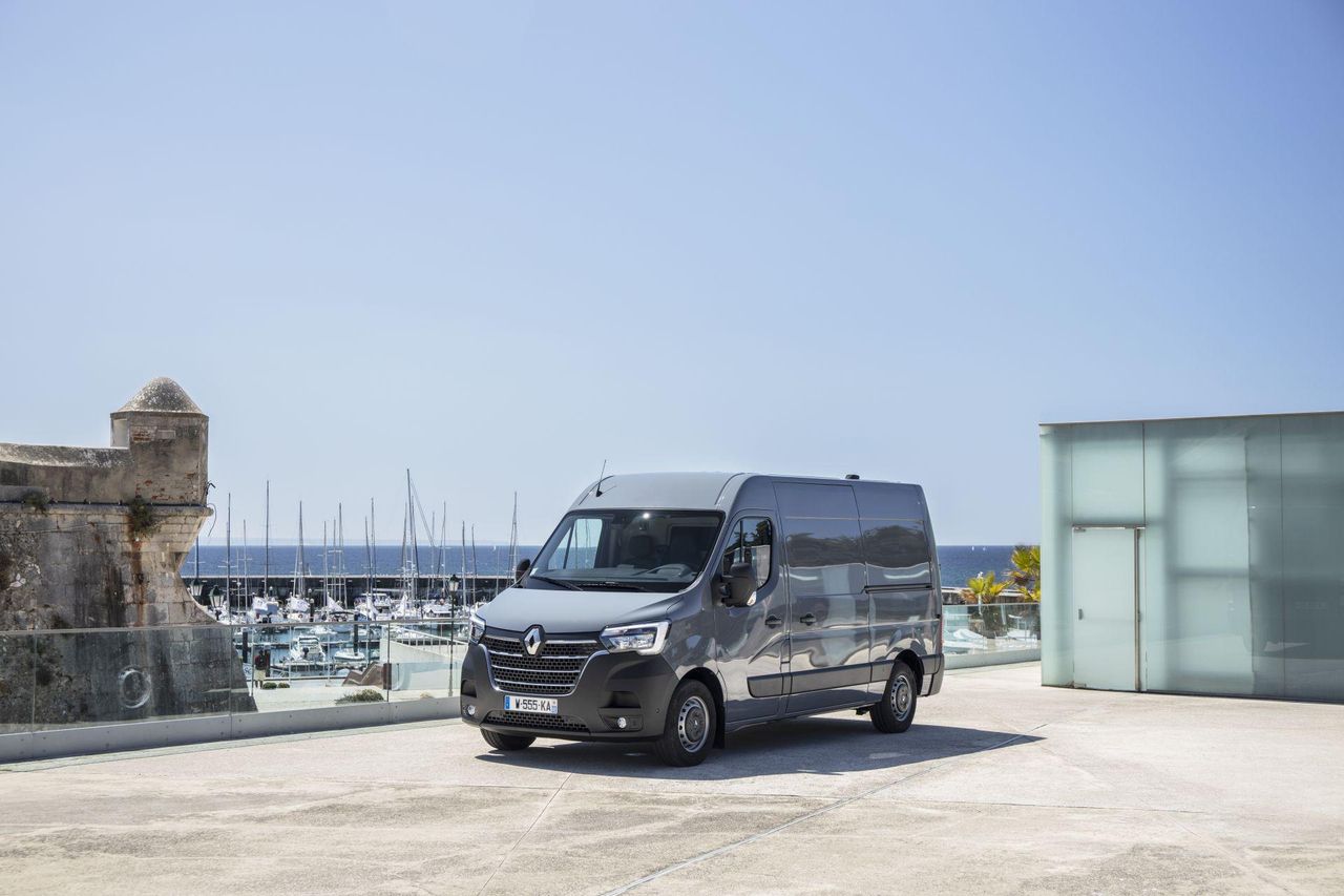 Renault Master wycenione na rok 2021. Bazowa wersja za mniej niż 100 tys. zł