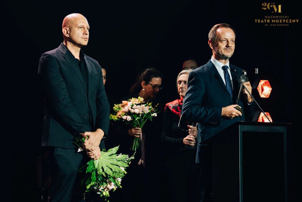 Jacek Przybyłowicz i Marcin Nałęcz-Niesiołowski odbierają nagrodę za „Romea i Julię” w Tetrze Wielkim  Łodzi © Karpati&Zarewicz