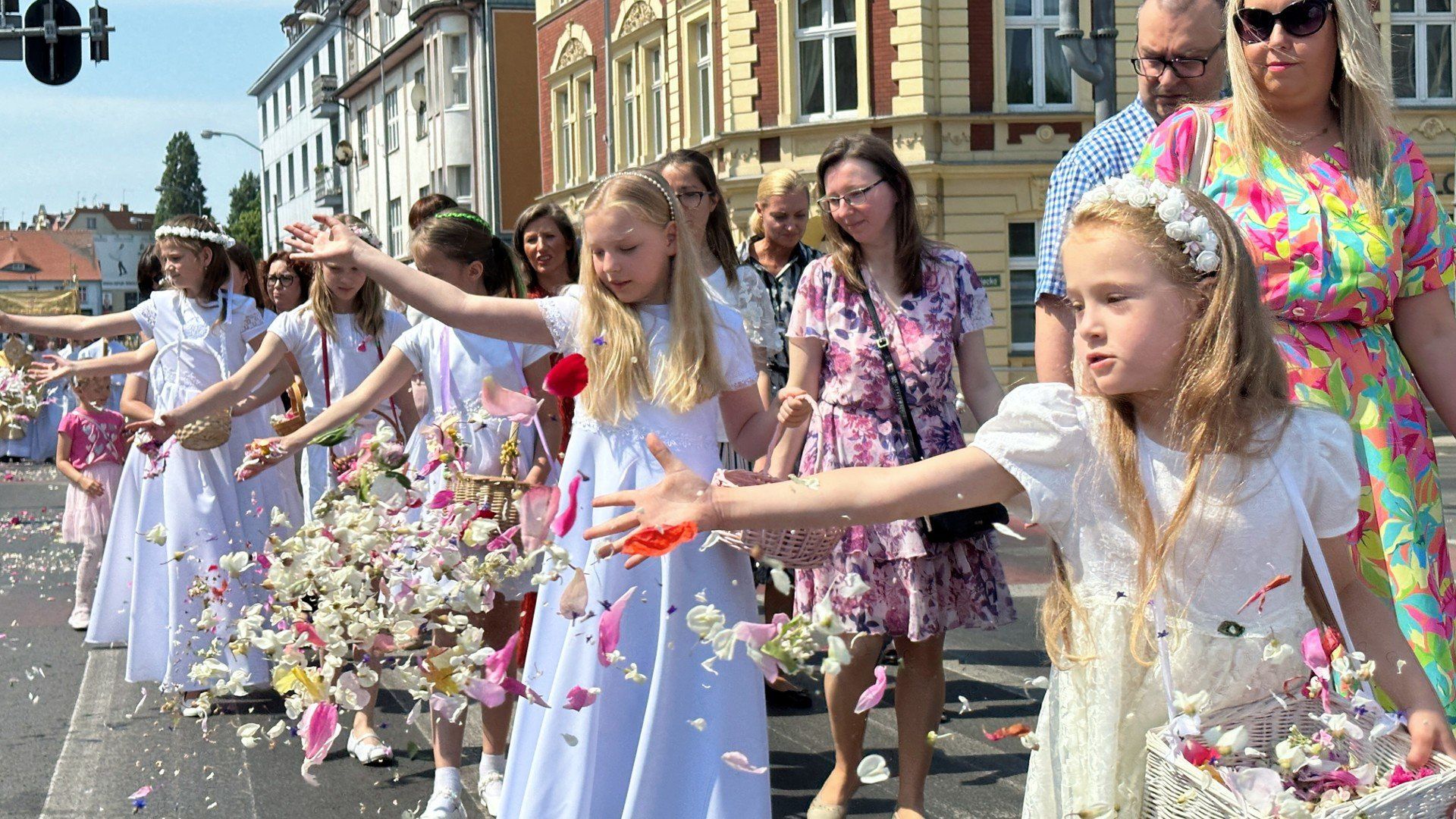 08.06.2023. ZIELONA GORA BOZE CIALO PROCESJA WIARA RELIGIA TRADYCJA 
 FOT. MARIUSZ KAPALA / GAZETA LUBUSKA / POLSKA PRESS