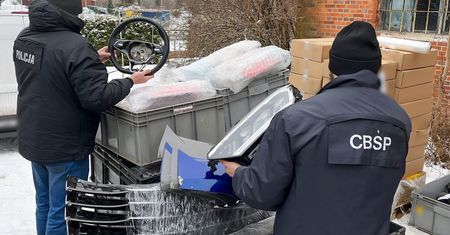 Kradli na potęgę. W magazynach części za 40 mln zł