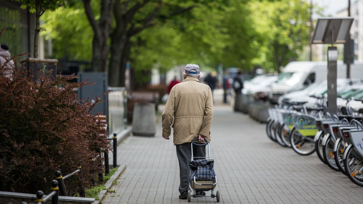 Waloryzacja rent i emerytur 2021. Emeryci oburzeni słowami rządu
