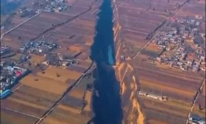 Chiny pękają na naszych oczach. Dziura wciąż się powiększa