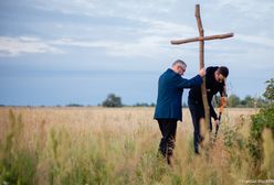 Premier na Wołyniu. "Wbił w ziemię krzyż z dwóch patyków"