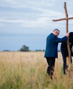 Premier na Wołyniu. "Wbił w ziemię krzyż z dwóch patyków"