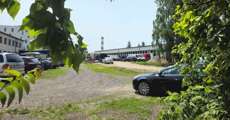 Magazyn do rozbiórki, w planach nowe mieszkania. Tuż obok rośnie już osiedle mieszkaniowe (zdjęcia)