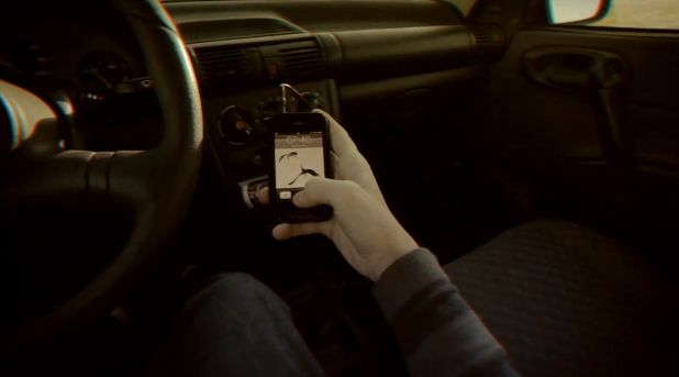 Czego nie należy robić z iPhone'em w samochodzie?