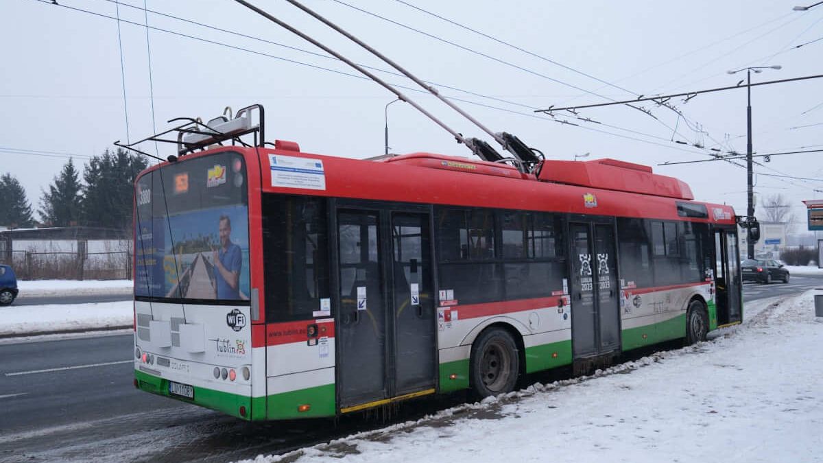 trolejbus na linii nr 153