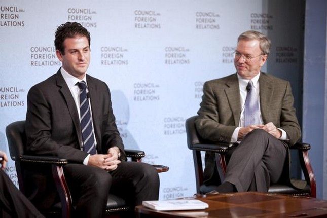 Eric Schmidt i Jared Cohen - były szef Sztabu Planowania Polityki Departamentu Stanu, obecny szef think tanku Google Ideas