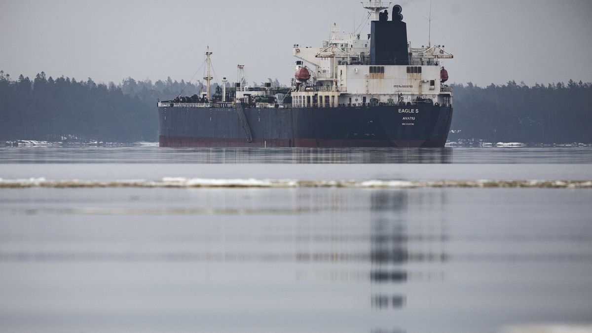 Shadow-Fleet Eagle S Tanker Detains In Finland
The detained Eagle S tanker, which damaged undersea cables in the Baltic Sea last month, off the coast of Porvoo, Finland, on Wednesday, Jan. 8, 2025. Finnish authorities deemed the tanker that's part of the fleet carrying Russian oil as not seaworthy after inspections onboard. Photographer: Roni Rekomaa/Bloomberg via Getty Images
Bloomberg
finnish, emea, e.u., eu, european, finland government, industries, oil tankers, business news, vessel, transportation and logistics, baltics, shipping, cargo transport, marine transport, nordic, transport, euro members