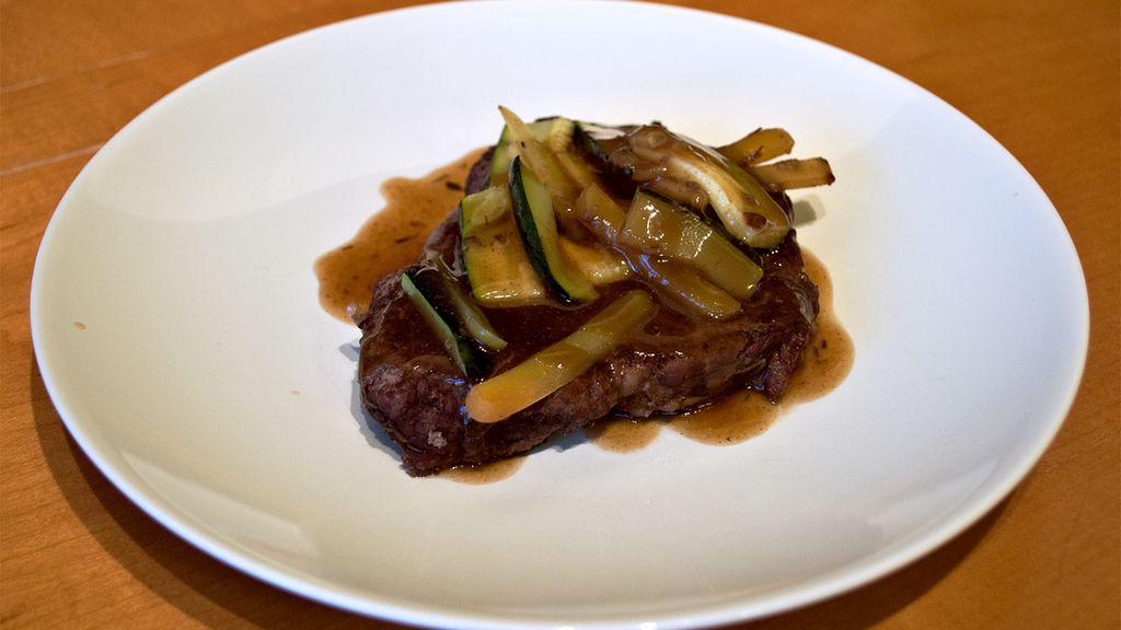 Grillowany udziec wołowy bez kości (samo mięso, II klasa mięsa)