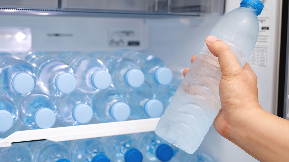 Zasady picia wody butelkowanej nie są dla każdego oczywiste